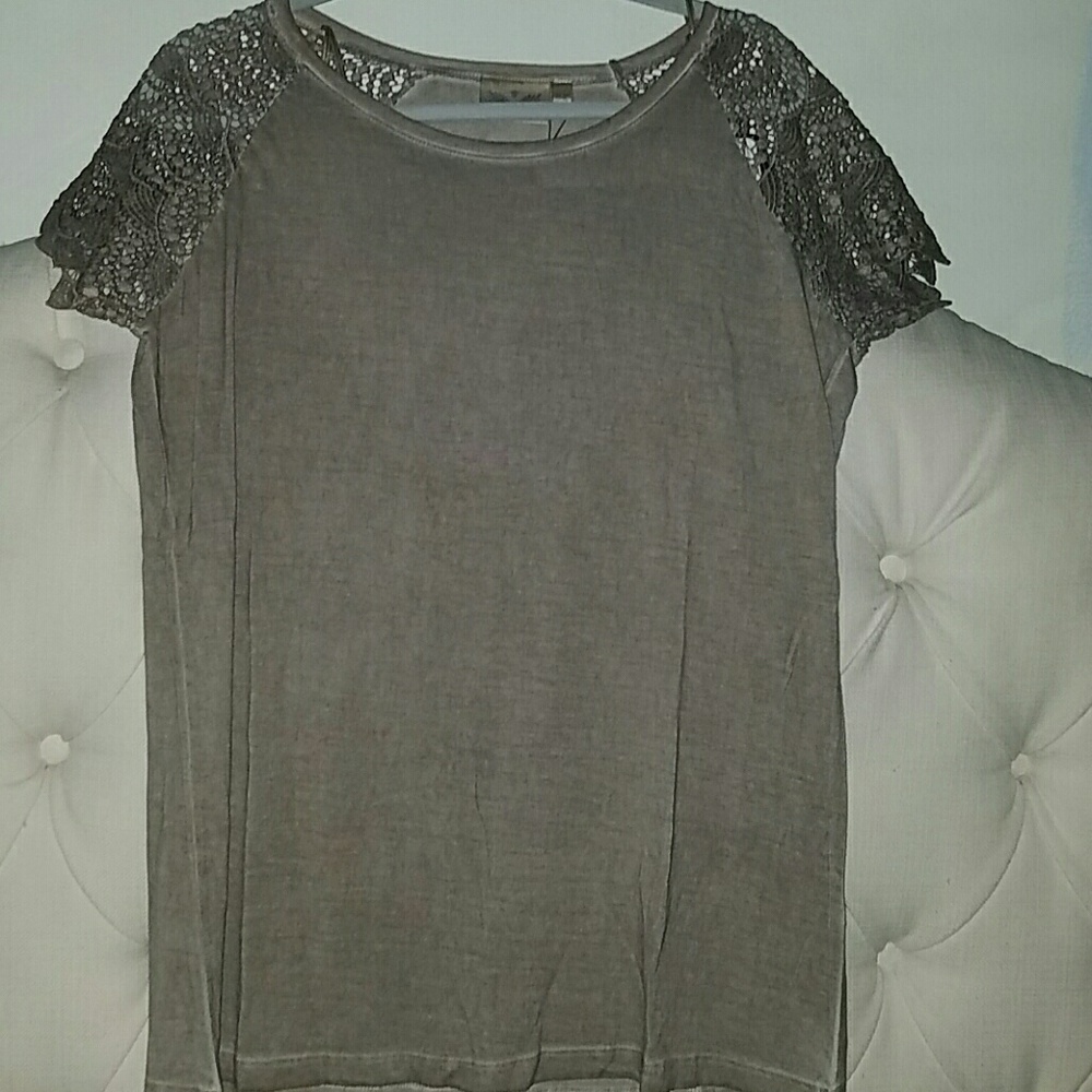 NWT Dantelle Distressed Lace Sleeve T - L